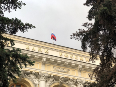 Центробанк ужесточает "денежный досмотр": новые риски для тех, кто вносит крупные суммы наличных