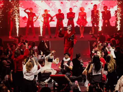 В Москве состоялся главный декабрьский ивент для рекламного рынка с участием популярных артистов и театрально-циркового шоу