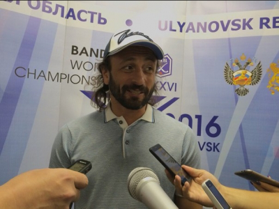 Елизавета Арзамасова и Илья Авербух научили трехлетнего сына кататься на коньках (видео)