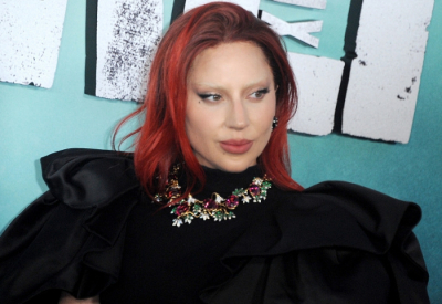 В Лондонском музее представили рукописное письмо Леди Гаги Дэвиду Боуи